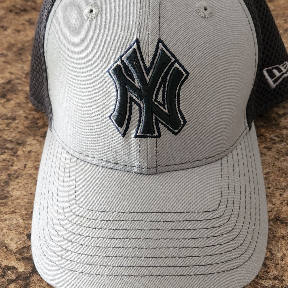 Yankees Hat , New York Yankees Hat , Small-Medium Hat , Stretch hat